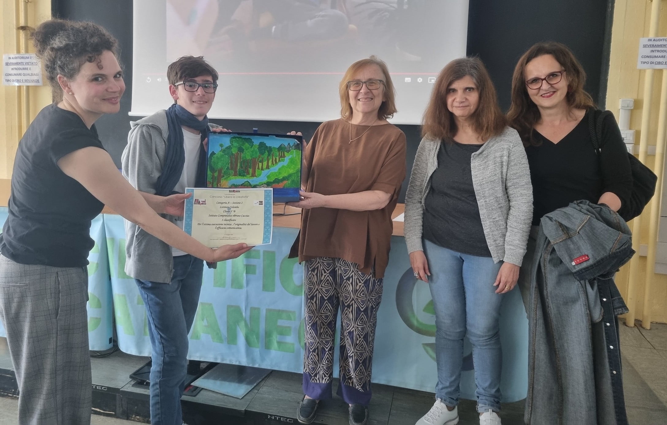 foto di gruppo con giudici e prof